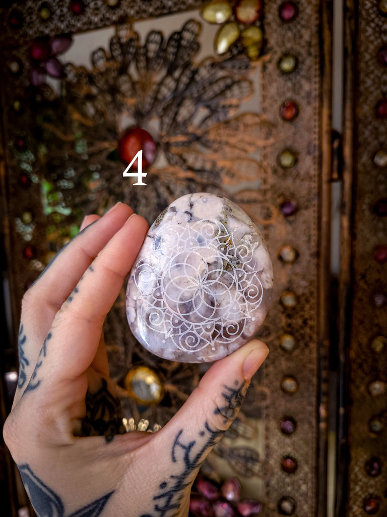 Engraved Flower Agate Crystal Pebble Stones