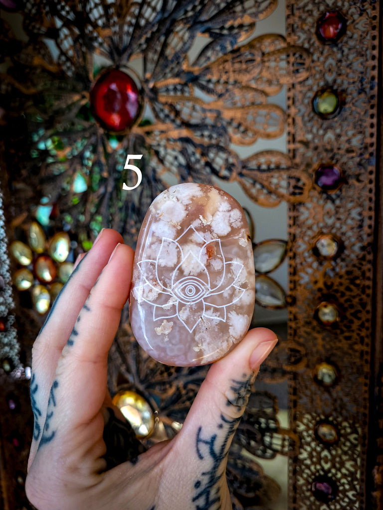 Engraved Flower Agate Crystal Pebble Stones