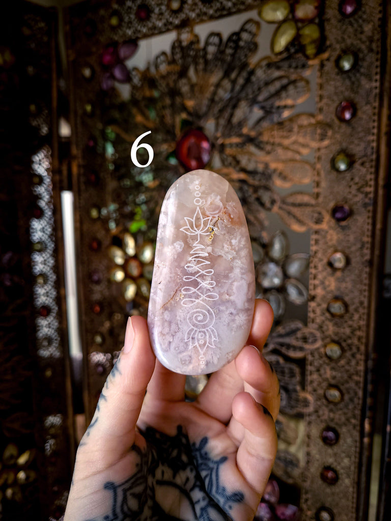 Engraved Flower Agate Crystal Pebble Stones