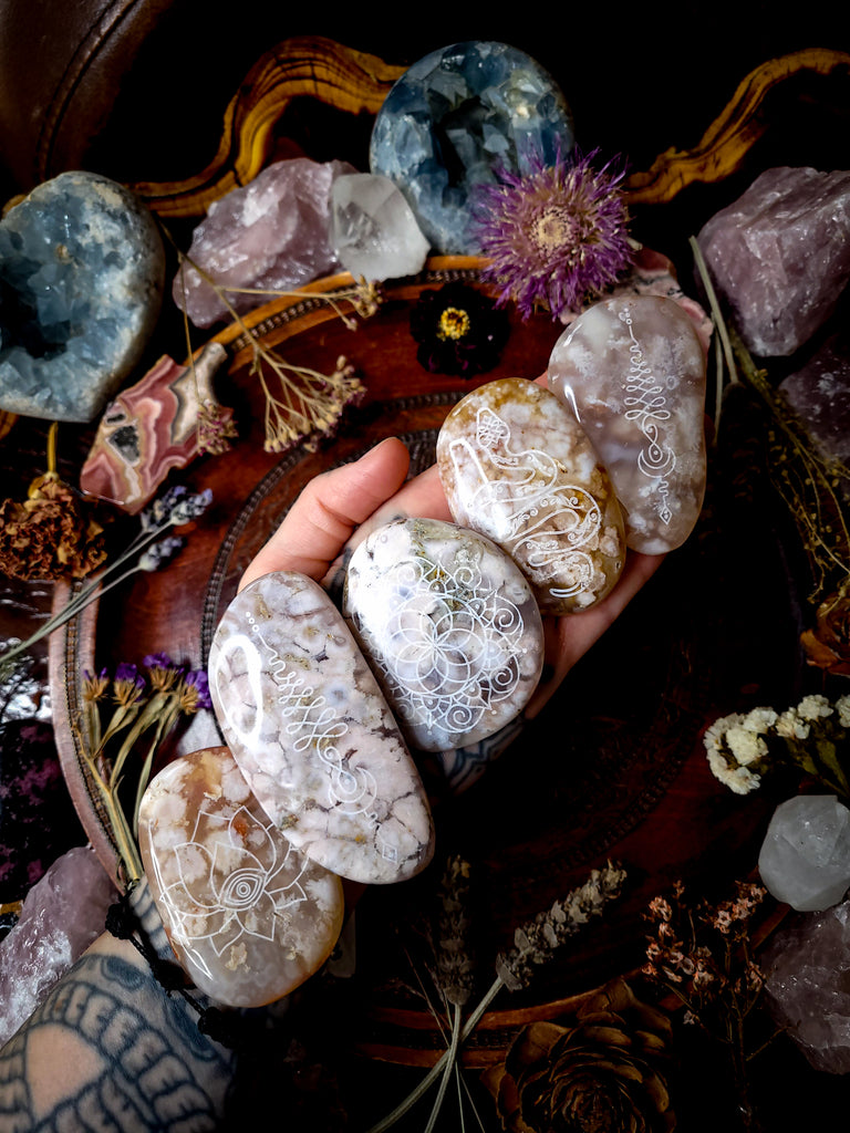Engraved Flower Agate Crystal Pebble Stones