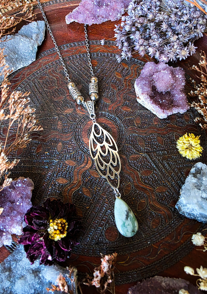 Silver Ornamental Green Aventurine Crystal Necklace